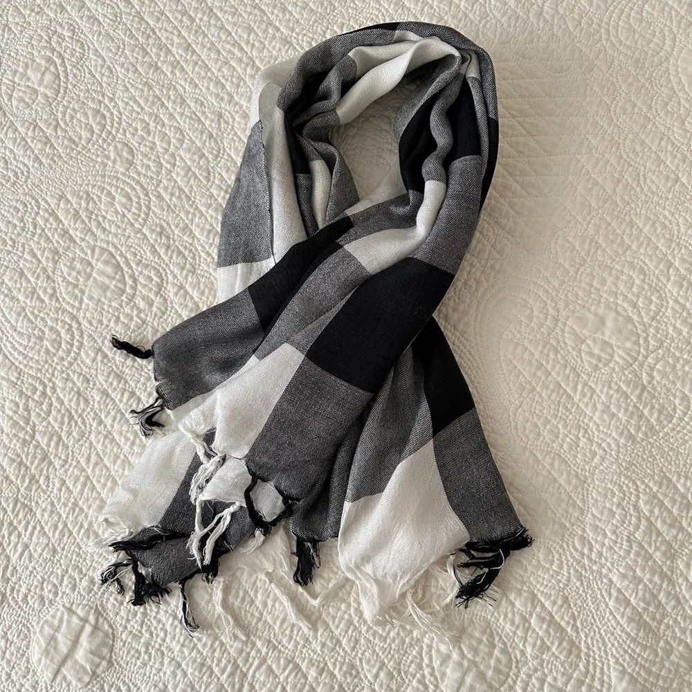 Urban Outfitters Gingham Utah Plaid Checkered Scarf Black White Fringe